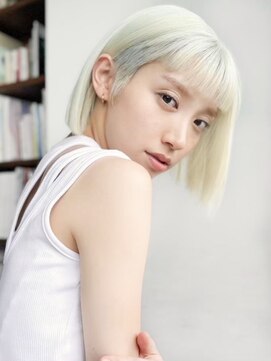 ベチカ(vetica) 刈り上げ切りっぱなしボブ/ホワイトブロンド
