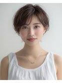 軽やかなニュアンスが魅力のショートヘア