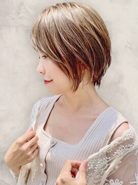 大人可愛い20代30代ショート前下がり刈り上げボブ