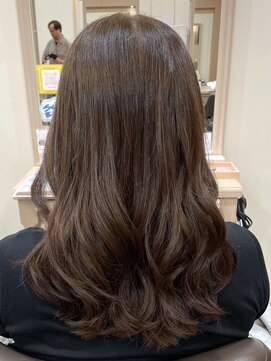 アルターリール(aL ter Rire) 黒髪/クラゲヘアー/オリーブグレー/小顔/ココアベージュ/澤瑞絵