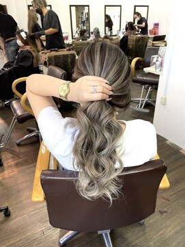 ユートピア(U topia) 秋/バレイヤージュ/ホワイトベージュ/ホワイトブリーチ