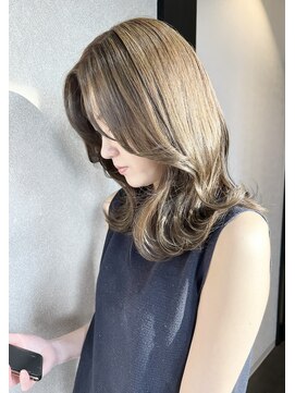 ナンブスカイ(nambu-SKY) 顔周りレイヤーくびれヘア  オリーブグレージュ