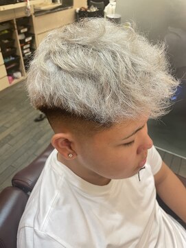 銀座マツナガ 浅草店 ハイトーンカラー/ホワイトシルバーカラー/短髪