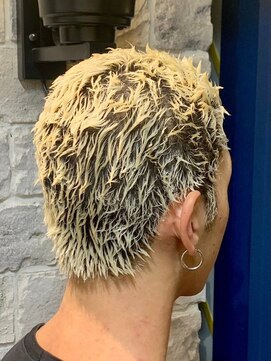 ミリオンバックス 神田店(Million Bucks) スパイキーショート/スペインカール<理容室>[メンズ/床屋/神田]