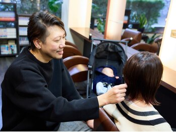サロンドアルデニーロ(salondeAL de niro)の写真/経験豊富なスタイリストが最初から最後まで担当します！理想のスタイルやお悩み、お気軽にご相談ください♪
