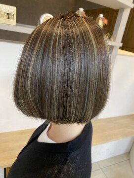 リアン(Lien) ボブ×白髪ぼかしハイライト