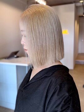 ヒース 姪浜(Heath) 切りっぱなしボブ ハイトーン ブリーチ 抜きっぱなしブロンド
