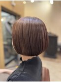 ブリーチを使わない明るい白髪染め柔らかいヘアスタイルに