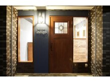 インディゴ(Men's hair salon indigo)の雰囲気（ステンドグラスがワンポイント）