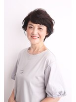 マグノリア(MAGNOLIA) 大人のグレイヘア。ショートヘアをパーマで柔らかくしました。