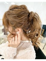 アンフィユヌキャトル(AnFye une Qatll)&nbsp;高めポニーテールアレンジ