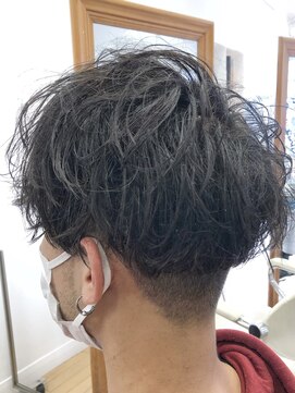 ヘッズ 本八幡店(HEADS) MEN'S HAIR  センターパート　ツイストスパイラル　コンマヘア