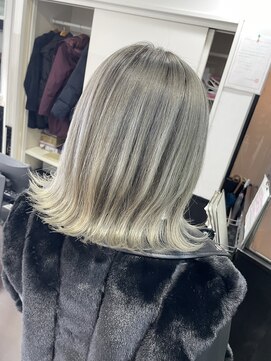 アイズ 本厚木(AIZU) ホワイトベージュ/シャドウルーツバレイヤージュ