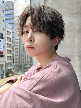 キュー 銀座(cue) ソフトツイストパーマのセンターパートヘア