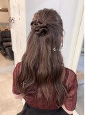 韓国ヘア　ブラウンカラー　ウェーブ巻き　ヘアアレンジ