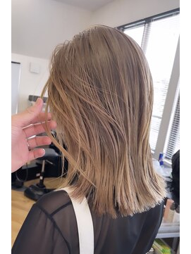 ヴァーディ オモテサンドウ(Vardy omotesando) ベージュカラー・ハイトーンベージュ・表参道ケアブリーチ・吉永