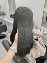 アテ(ate) オリーブベージュ艶感ストレート美肌透明感