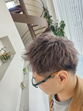 スリーヘアーデザインズ(Three Hair Designs) a