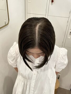 エイチ 梅田(H) クラゲヘアミディアムヘアオリーブグレージュミニボブミディアム