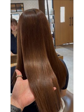 スペックホルダー(Spec Holder) 暗めカラー艶めきブラウンケアストレート