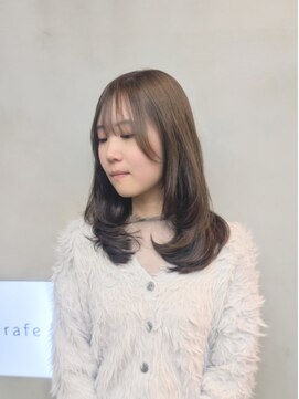 カラフェ(carafe) レイヤーカット　ひし形シルエット　くびれヘア　20代30代40代