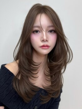 ヴィヴィッド オモテサンドウ(ViViD omotesando)の写真/韓国×顔周りレイヤーで叶える、即・垢抜け美人シルエット。毎朝のスタイリングもサッと巻くだけで完了◎