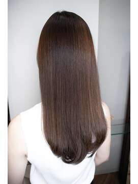 オラ ボーテ(Aura Beaute) 大人女子　セミロングスタイル　グレージュカラー