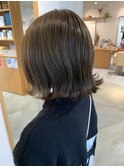 オリーブベージュ