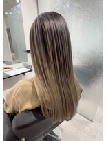 アオ(AO)&nbsp;ベージュのバレイヤージュカラー