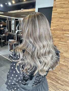 ラピス 横浜(Lapis) ミルクティーベージュシールエクステハイライトブリーチカラー