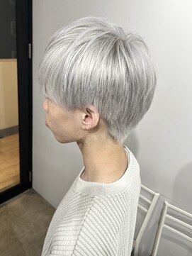 ユウル 横浜(juhl.) ホワイトシルバーブリーチ＆ダブルカラーメンズマッシュショート