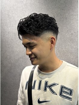 FUJIYAMA BARBER SHOP kura【6月中旬OPEN（予定）】の写真/無造作な動きでこなれ感を演出。ツイストスパイラルからニュアンスパーマまで、メンズ特化の技術。