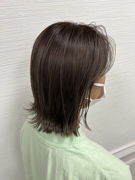 ミリ 府中(Mili) 透明感あふれるオリーブカラー