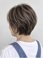 ウル(ulu)&nbsp;ハイライト　名東区　ショート　レイヤー　　白髪ぼかし