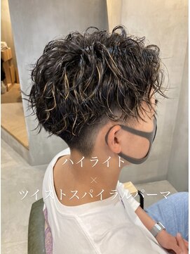 ソウスシア(SOURCE cia) ハイライトツイストスパイラルパーマ【佐藤和弥】