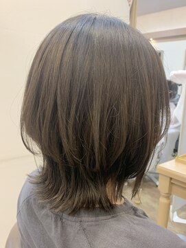 アルターリール(aL ter Rire) ミディアムレイヤー/外ハネ/福原遼華