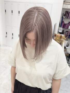 リル 溝の口(LiL) ミルクティーグレージュ/ブリーチ/ダブルカラー/レイヤーカット