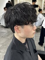 ヒュイル バイ ニアウ(Hwyl by Niau) メンズマッシュパーマニュアンスパーマスパイラルパーマ刈り上げ