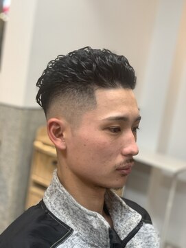 サリュー(SALUT) オールバックパーマ