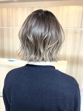 ラヴィエール(LAVIERE by R-EVOLUT) プレイングカラー/切りっぱなしボブ/タッセルボブ【柏・柏駅】