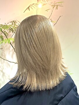 ヘルム(Helm) ブロンド[名駅/透明感カラー/Wカラー/ハイライト]