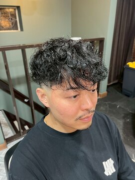 スタンドバーバー 柏(STAND BARBER) MEN’S HAIR/サーフカール/刈り上げセンターパート/柏