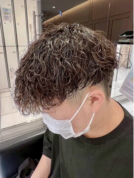 グロップ 町田(GLOP) 動きと束感のメンズ波巻きパーマ
