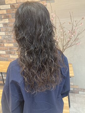 リリィ(LILY) レイヤーカット×パーマ