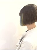 個性的なオシャレボブにイエローとブルーのポイントカラー♪
