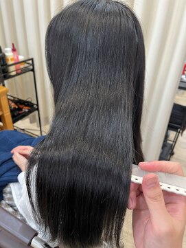 ミラ(MIRA) サラサラの大人ロングヘア