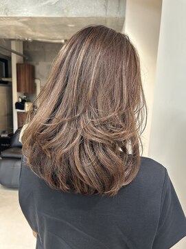 ソルドット バイ オハナ(sol.by ohana) 30代40代50代女性白髪ぼかしハイライトスタイル　レイヤー