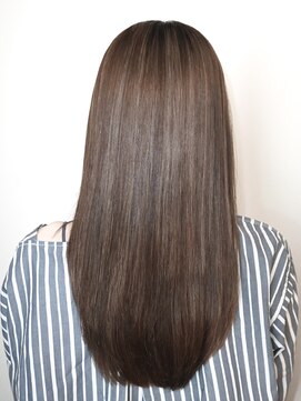 オルガ(orga) 柔らかい寒色系のストレートロング