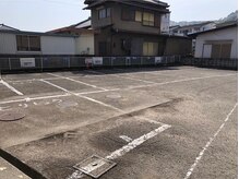 カラー工房 ソラナの雰囲気（店舗前と店舗裏に駐車場８台完備）