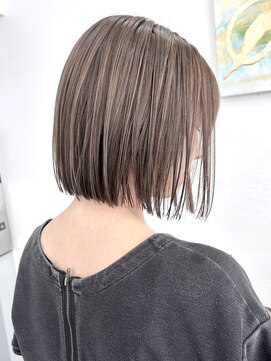 ハーツ(Heart's) 40代50代60代/脱白髪染め白髪ぼかしハイライト/ストレートボブ